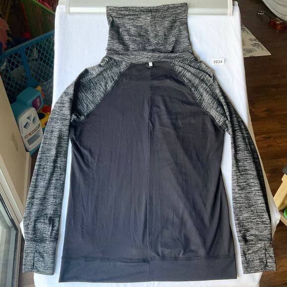 Old Navy Women Long Sleeve Turtleneck Sweatshirt size M,Gray & Black, Thumb Hole - Picture 8 of 8